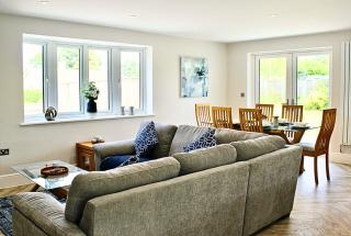 NEW! Stunning & Modern 5 bedroom home with Parking & Garden - Excellent Location! - 1