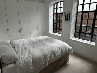 Spacious 4 Bed Home - 5 min walk to 2 Stations - Londra - 2