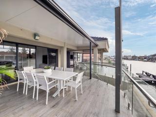 Aztec Island Luxury Canal Retreat with Jetty - Mandurah - 4
