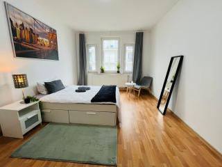 Bright & Spacious Room in Shared Home - Norimberga - 0