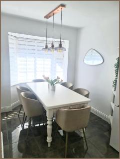 Double & Single Room Options in Quiet, Relaxing Home in Frankfield - 1