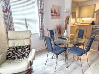 Chichester City Centre 2 Bedroom Flat I Ground Floor with Underground Parking I Chichester Holiday Properties - Chichester - 5