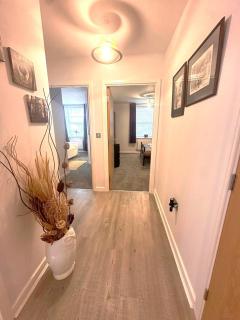 Chichester City Centre 2 Bedroom Flat I Ground Floor with Underground Parking I Chichester Holiday Properties - Chichester - 2