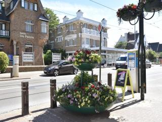 Former hotel in the centre and at 50 metres from the beach in Panne - De Panne - 0