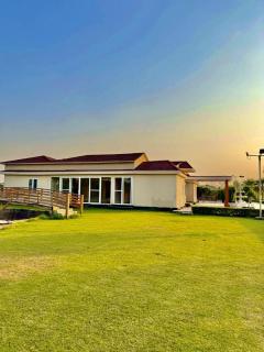Shreehans Farms in Noida top covered Pool - Greater Noida - 8