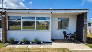 Stunning Chalet In The Charming Seaside Village Of Scratby, Norfolk Ref 51017S - Great Yarmouth - 0