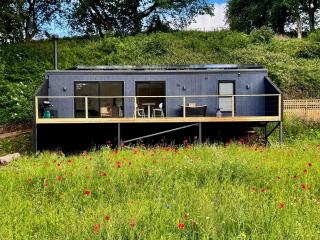 Kingfisher - Luxurious Off-Grid Eco Cabin with Riverviews - Market Drayton - 1