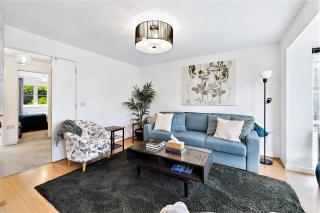 3 bed modern townhouse with self check in, sleeps 6, 35mins direct train to London Waterloo, zone 6 - Ewell - 1