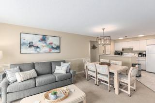 Beautiful Comfy 2 Bedroom Condo Stunning Golf Course Views 5166 - Traverse City - 7