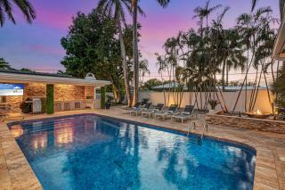 Private neighborhood Heated Pool Walk To Beach Lush Surroundings Harbor Key - 6