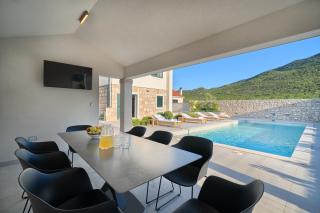 Villa Lovorika - Padel, Cageball, Basketball & Heated Pool - Trnbusi - 2