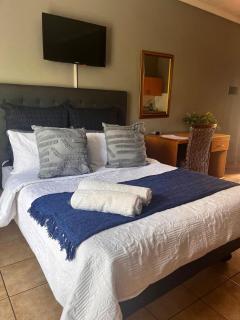 Platinum Airport Lodge & Guesthouse - Pretoria - 2