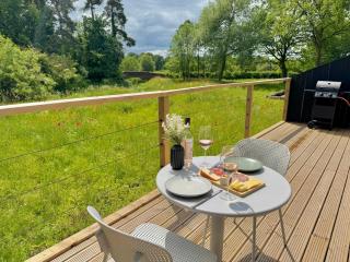 Heron - Luxurious Off-Grid Eco Cabin with River views - Market Drayton - 3