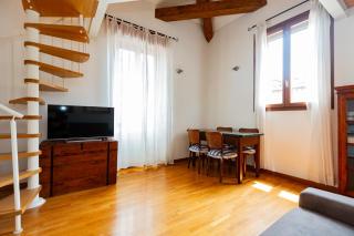 INGEGNOLI1 Bright top floor apartment - Milaan - 2