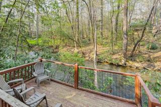 Hemlock Hideaway on the Creek - Nearby creek cozy hot tub and much more - Blue Ridge - 4