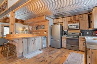 Hemlock Hideaway on the Creek - Nearby creek cozy hot tub and much more - 1