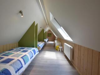 Spacious Holiday Home with Pond in Poperinge - Roesbrugge-Haringe - 2