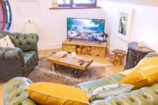 Fairytale Staycation - Near London by Damask Homes - Stapleford Tawney - 3