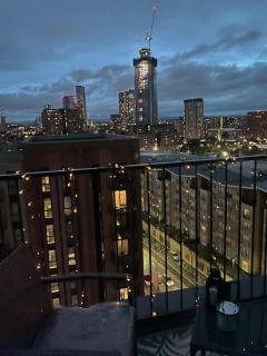 10TH FLOOR Skyline City view 10th Floor Apartment with Large Balcony- Access to Free Gym - Manchester - 0