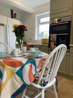 4 Bed House suitable for contractors and families - Bushey - 1