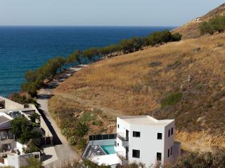 EmJo Villa, By the Sea, Stroll to Beach & Dining, By ThinkVilla - Panormos - 0