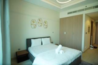 Spacious Studio with full Burj Khalifa view Jaddaf - 9