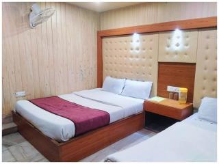 HOTEL NEW ! FLATIES ! PALACE Near LAKE - Full Naini Lake View and Mountain Valley View - Wi Fi - Room Service Available - A TOP RATED PREOPERTY - Nainital - 8