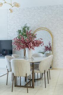 Nasma Luxury Stays - Sky-High Serenity in Stylish 2BR Retreat - 1