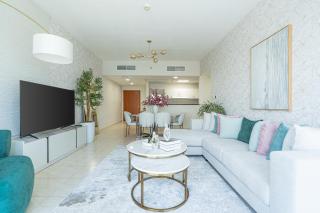 Nasma Luxury Stays - Sky-High Serenity in Stylish 2BR Retreat - 6