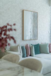 Nasma Luxury Stays - Sky-High Serenity in Stylish 2BR Retreat - 3