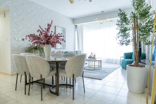 Nasma Luxury Stays - Sky-High Serenity in Stylish 2BR Retreat - 7