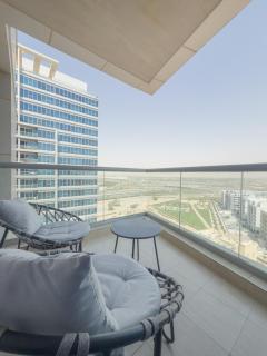 Nasma Luxury Stays - Sky-High Serenity in Stylish 2BR Retreat - 0