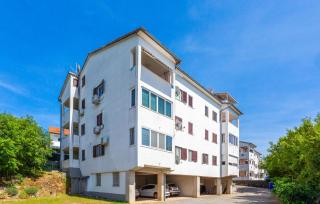 Stunning Apartment In Malinska - 9