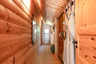 Authentic Log House Near Beach - 1