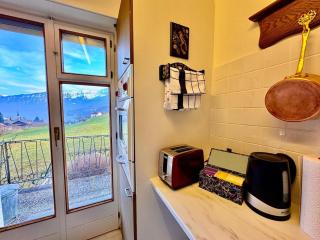 Vintage Lake View Villa with Outdoor Pool - 5