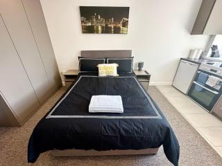 Sunny Modern, Private Apartment,15 Mins To Central London - 6