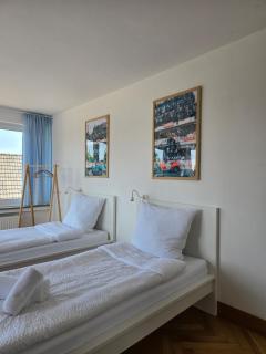 APARTMENT PD23 ALTE FEUERWACHE I Ganze Wohnung I 5 Einzelbetten I 3 Zimmer I 3min CityHospital I 50m Supermarkt I Küche I SmartTV - 9