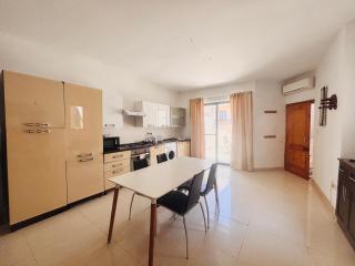 Stylish Studio Penthouse with Side Sea-Views - 1