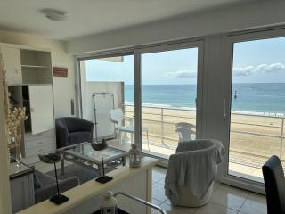 Apartment facing the large beach - 2