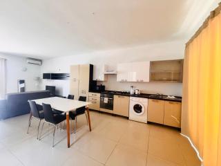 Stylish Studio Penthouse with Side Sea-Views - 9