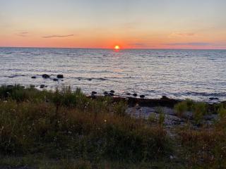 Nybyggt litet stenhus nära havet i Brissund - 1
