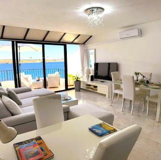 Seafront apartment Terrace, lounger & Panoramic ocean views - Mellieħa - 4