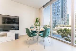 Short walk to Marina Walk and JBR Beach, close to Bluewaters Island and Ain Dubai, 5242 Tower 1, Dubai Marina by Deluxe Holiday Homes - 9