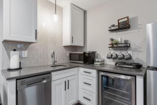 LuxuryDenver Studio w Hot Tub 2 Mi to Downtown - 7