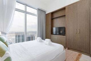 Holiday Boulevard - Luxury 3BR Penthouse with Burj Khalifa and Creek Views - 6