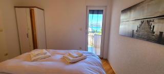 Spacious seaview apt, 250m to beach, 4km to Trogir - Apt Una - Trogir - 4