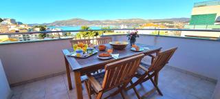 Spacious seaview apt, 250m to beach, 4km to Trogir - Apt Una - Trogir - 0