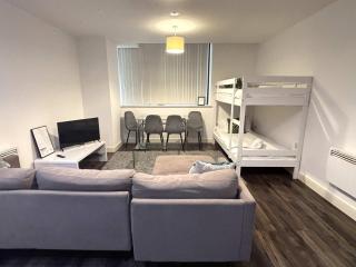 Pet-friendly 1BR Apt sleeps 4 in BMH Centre with Parking - Birmingham - 1