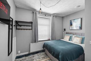 4 Bed Home 2 bathrooms, on street parking - Swansea - 6