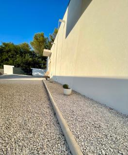 Jacasse Retreat - Elegant Architect Villa Nestled in Provencal Forest - Fuveau - 1